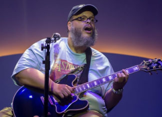 Ed Motta se apresenta dia 8 de abril em Itaperuna