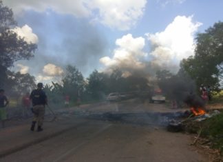 Moradores interditaram a BR 356, no trecho que liga Cardoso Moreira a Campos