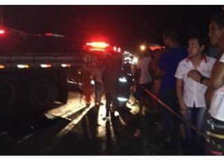 Em Pádua motociclista morre em colisão com caminhão; e mulher leva tiro no pescoço