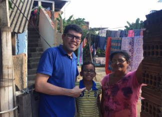 Vereador Glauber Bastos fiscaliza obras e ajuda na capina