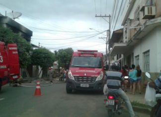 Casa pega fogo em Itaperuna