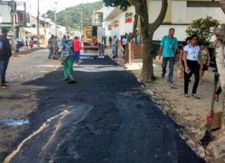 Secretaria Municipal de Obras realiza limpeza e operação tapa buracos no Centro de Itaperuna