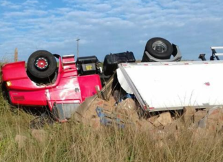 Carreta tomba em Bom Jesus do Norte; e ciclista é atropelado na RJ 220, em Porciúncula