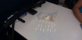 Mulher agride policial e danifica viatura em Itaperuna