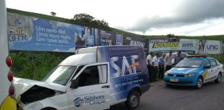 Carro de funerária bate em ônibus na BR 356, no cruzamento de Bom Jesus