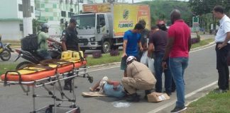 Automóvel e ciclomotor colidem em Itaperuna