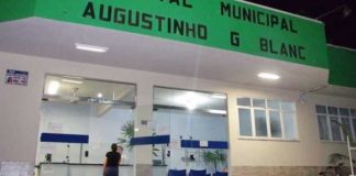 Mulher morre eletrocutada após caminhonete derrubar poste em Cambuci