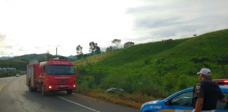 Motorista perde a direção de veículo e capota na RJ 186, em Bom Jesus do Itabapoana