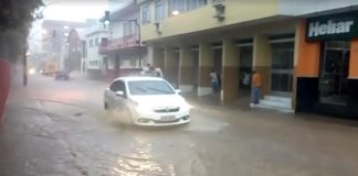 Chuva forte causa transtornos e alagamentos de ruas em Itaocara