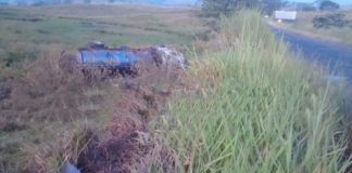 Caminhão de leite tomba na RJ-230, em Bom Jesus, RJ