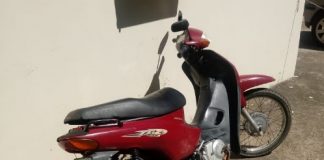 Homem armado cai de moto e foge a pé em Bom Jesus, RJ