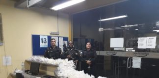 Casal é preso em táxi com mais de cinco mil pinos de cocaína no município de Cardoso Moreira, RJ