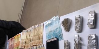 Barbeiro e ajudante são detidos por tráfico de drogas em Bom Jesus, RJ