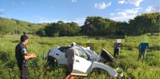 Carro capota na BR 356, entre Italva e Itaperuna