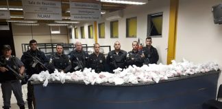 Casal é preso com mais de 7 quilos de drogas dentro de carro em Itaperuna
