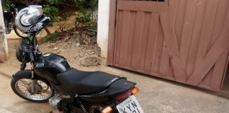 Moto furtada é encontrada abandonada em Itaperuna