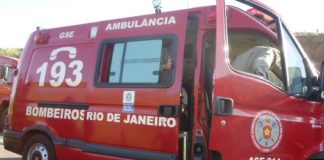 Carro bate em poste na RJ 206, entre São Fidélis e Cambuci