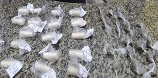 Denúncia de tráfico leva polícia apreender drogas em Itaperuna