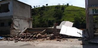 Casa ás margens do Rio Muriaé desaba em Cardoso Moreira (vídeo)