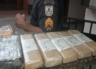 Passageira de táxi é presa com grande quantidade de drogas em Itaperuna