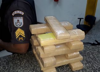Polícia apreende carga de maconha em ônibus no Trailer de Raposo, Itaperuna