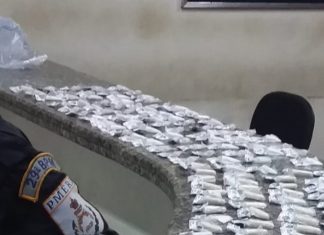 Polícia prende jovem e mulher com arma e drogas no bairro Carulas, em Itaperuna