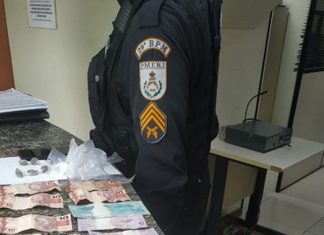 Jovem é detido após esconder maconha na boca em Porciúncula