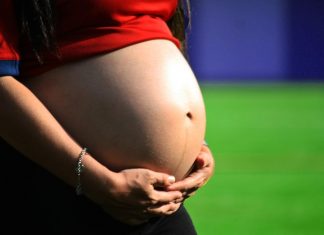 Proposta autoriza esterilização voluntária de mulheres depois do parto